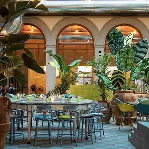 25hours Piazza San Paolino Hotell